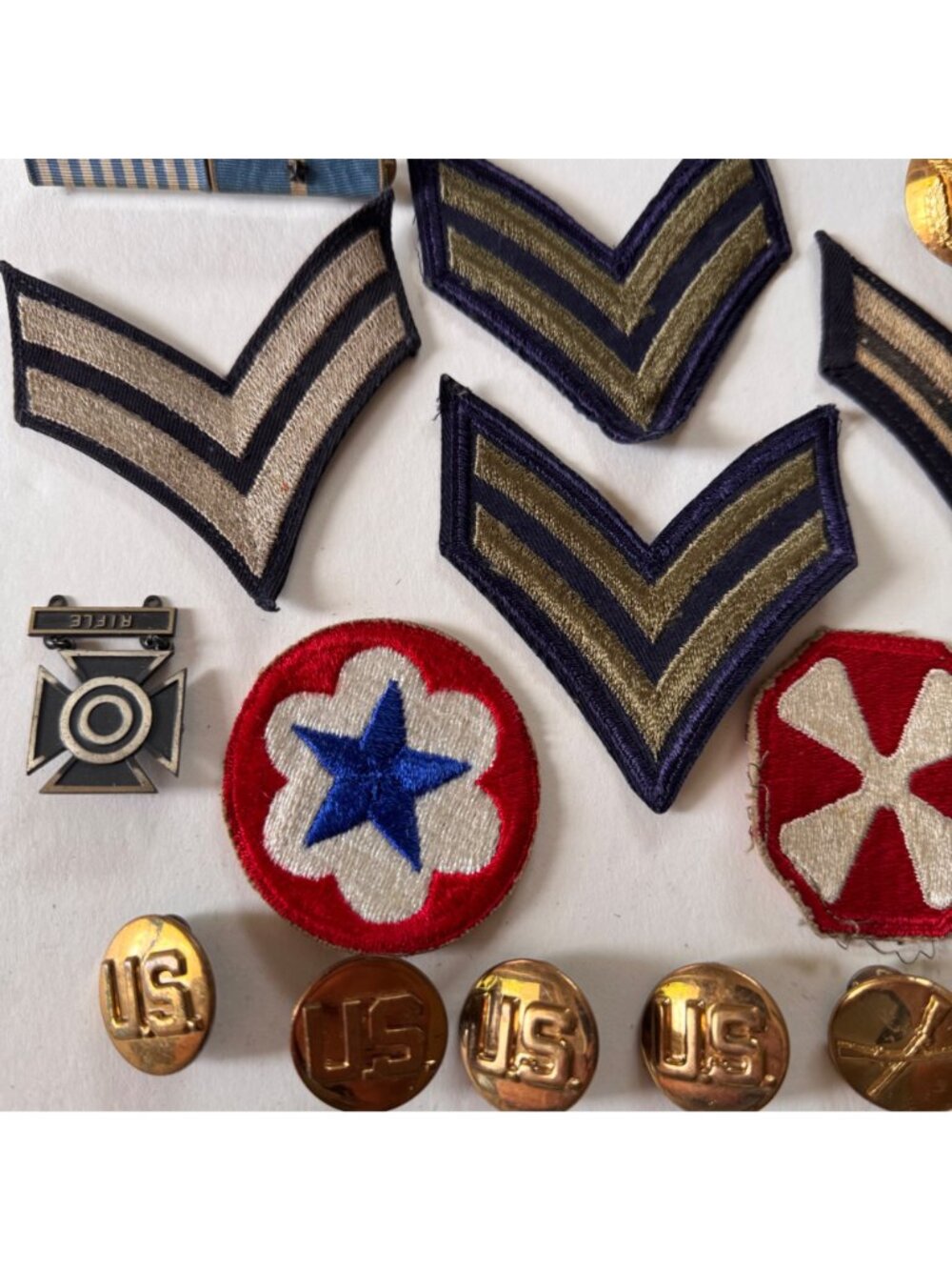 18 Vintage Military Insignia Patches & Pins Collection Embroidered Metal Badges - Picture 5 of 14